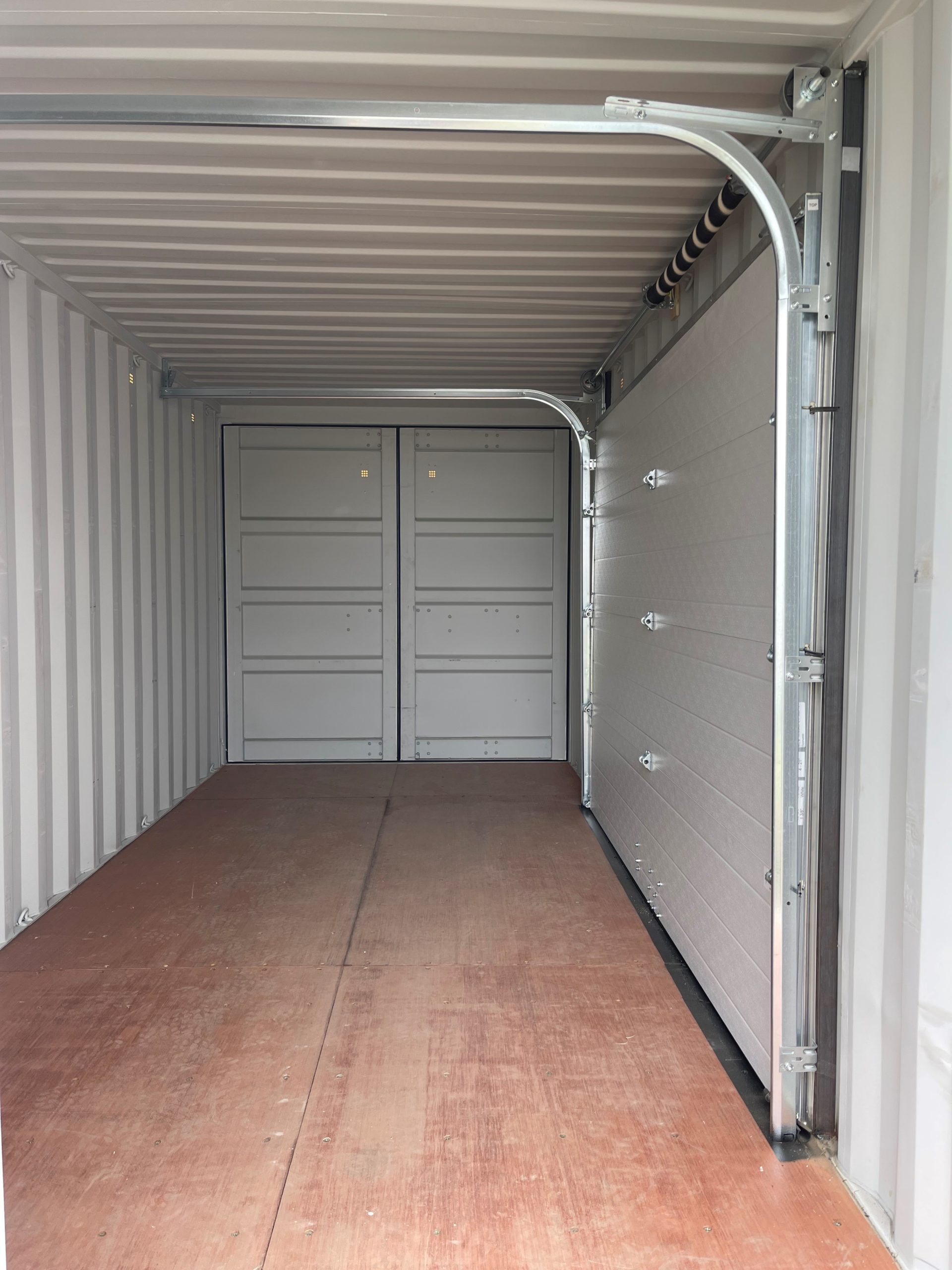 20′ STD (1-Trip) Shipping Container Overhead Door + Double Door - Custom Cubes
