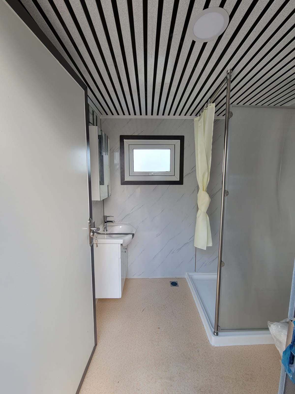 M&B | PORTABLE WASHROOM + SHOWER - Custom Cubes